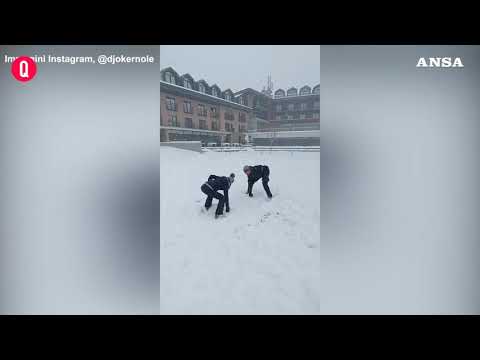 Djokovic in gran forma, si allena sulla neve