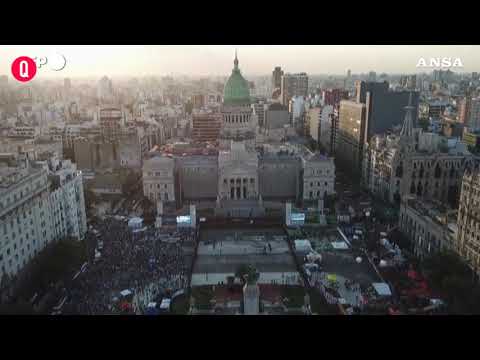 Svolta storica, l’Argentina dice “si'” all’aborto