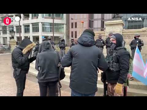 Usa: manifestanti armati si riuniscono fuori dall’Ohio Capitol