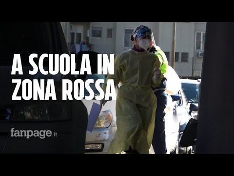 Sicilia zona rossa, caos tamponi per alunni e prof: code chilometriche e confusione