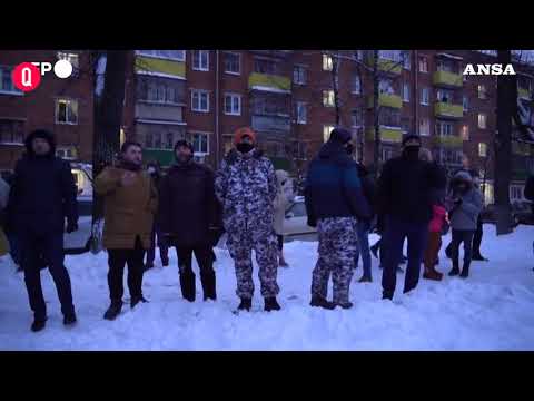 Arresto Navalny, protesta fuori dalla stazione di polizia di Mosca