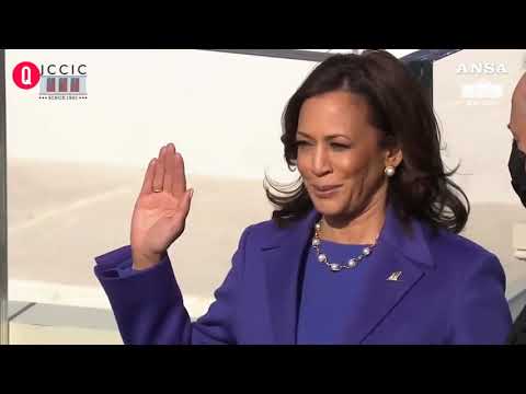 Usa, Kamala Harris giura sulla Bibbia