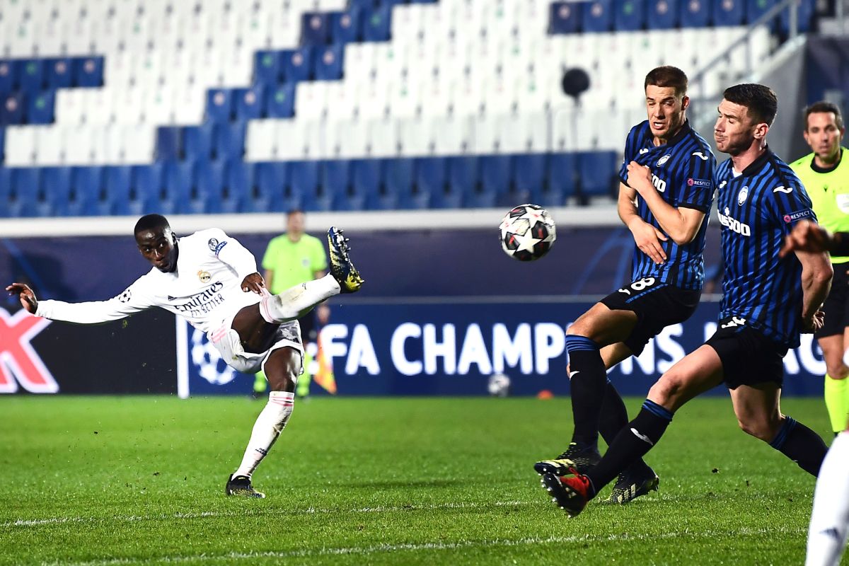 Atalanta in 10 cede solo nel finale, Real vince 1-0