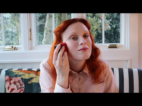 Karen Elson: il make up ideale per le zoom call | Makeup Tutorials | Vogue Italia