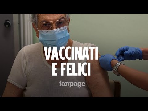 Milano, la felicità dei primi anziani vaccinati: “Il Covid è stato più brutto della guerra”