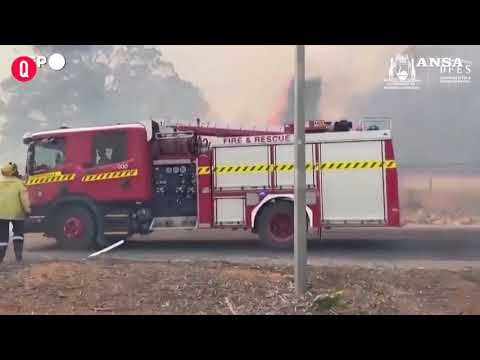 Australia, i Vigili del fuoco combattono gli incendi a Perth