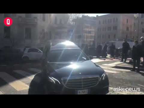 I funerali di Franco Marini, l’arrivo della bara in chiesa