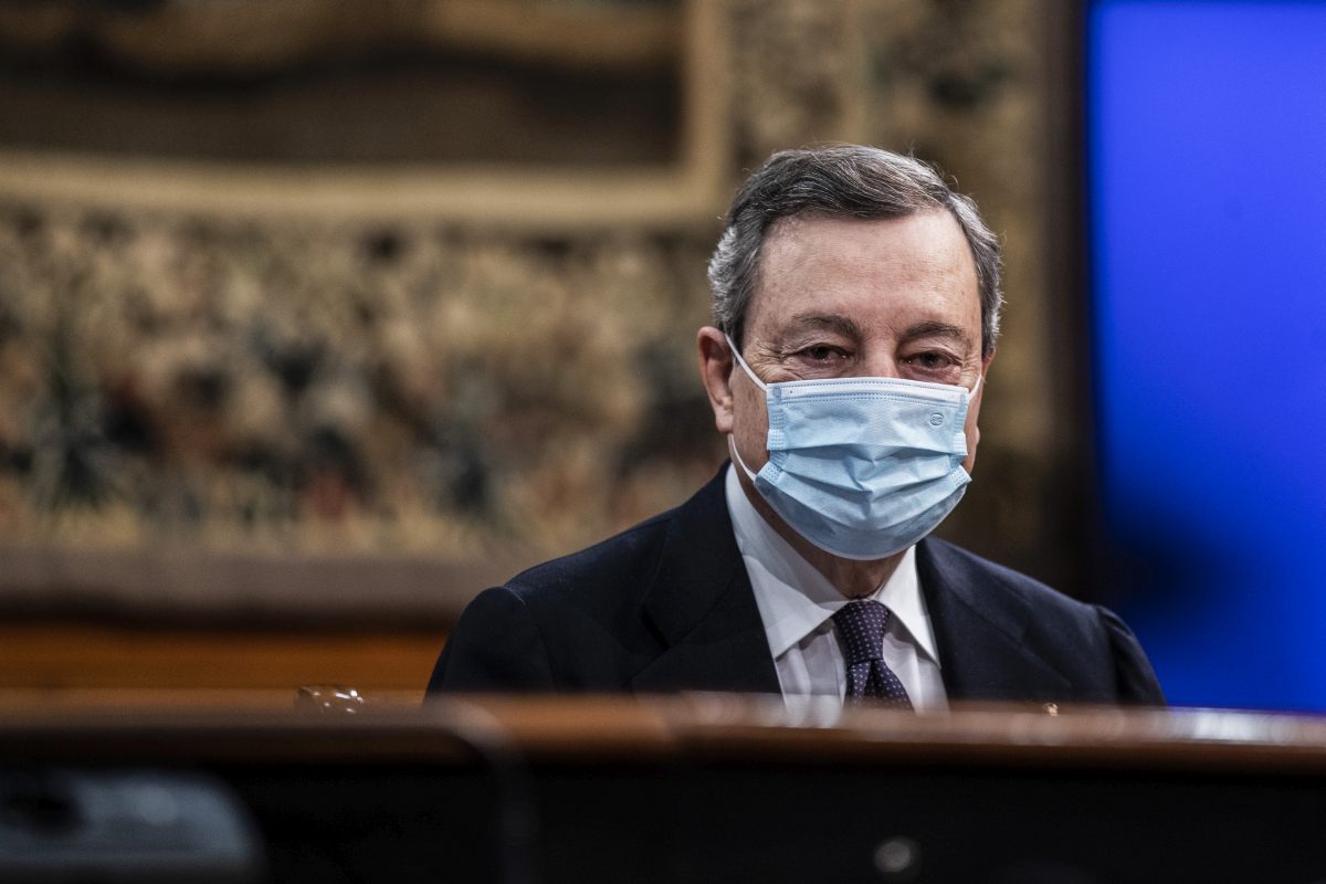 Draghi “Accelerare sui vaccini e pianificare le riaperture”