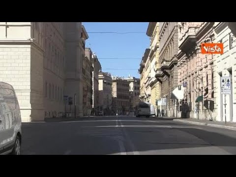 Roma si sveglia in zona rossa, le immagini della Capitale deserta