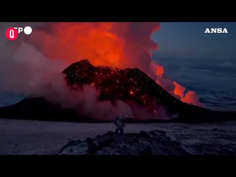 Russia, spettacolari immagini di eruzioni vulcaniche in Kamchatka