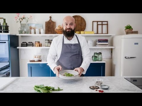 Gli gnocchi di cime di rapa con alici marinate, aglio e peperoncino di Domingo Schingaro