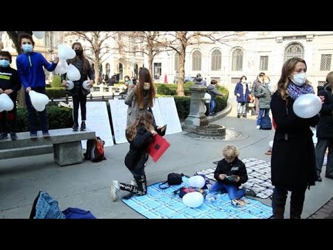 Milano, la protesta anti dad: «Ci hanno rubato la scuola!»