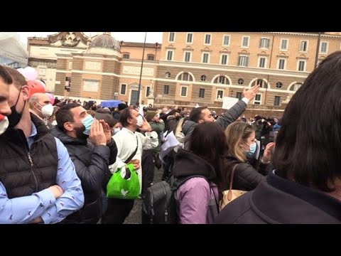 Roma, palestre in piazza per la riapertura: contestato senatore leghista