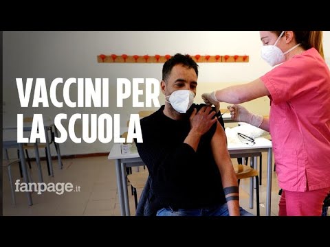 Vaccinati a Procida e Ischia quasi 1200 operatori scolastici: “Scuola è importante in presenza”