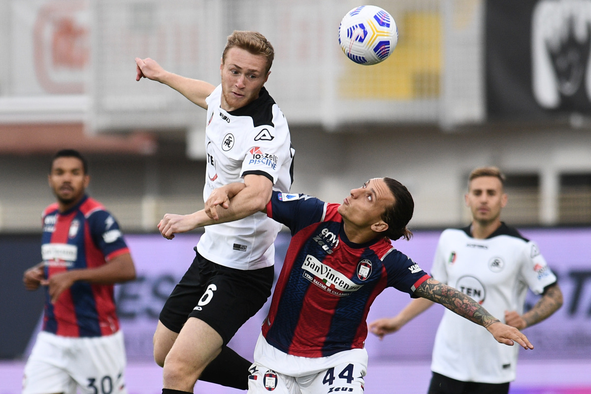 Rimonta Spezia allo scadere, 3-2 al Crotone