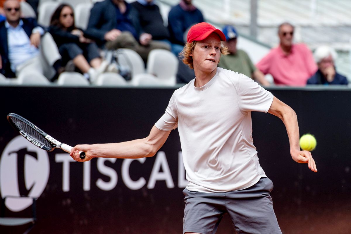 Sinner batte Rublev e conquista le semifinali a Barcellona