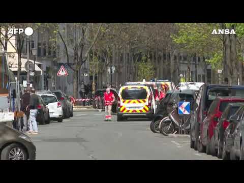 Parigi, spari davanti all’ospedale Henri-Dunant: un morto e un ferito