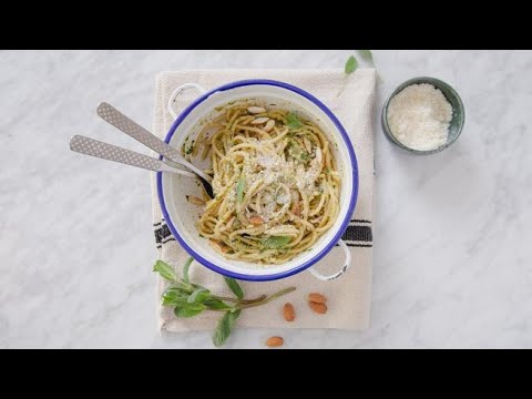 La pasta al pesto povero (pronta in soli 15 minuti)