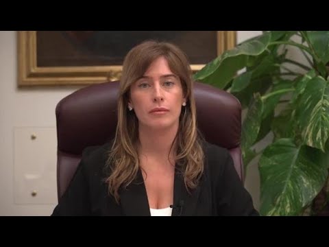 Boschi a Grillo: «La difesa del figlio? Si vergogni, fa torto a tutte le donne vittime di…