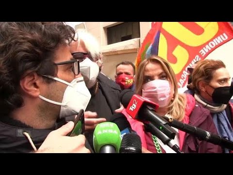 Ex Ilva, Tognazzi con il lavoratore licenziato «Non si può toccare la libertà di espressione»