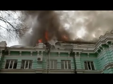 Russia, incendio nell’ospedale: le fiamme e la fuga dei pazienti