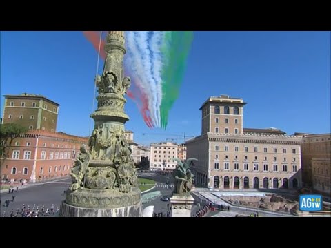 25 aprile, il passaggio delle Frecce tricolori su Roma