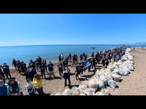 Ambiente: in 400 riuniti per una raccolta record di plastica sul Garigliano