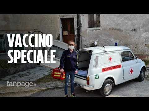 Lucia, il medico di famiglia che fa i vaccini a domicilio con la 500 d’epoca: “Portiamo un sorriso”