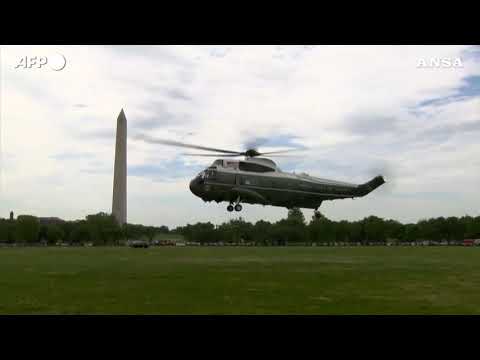 Usa, il presidente Biden raccoglie e dona un fiore alla First Lady