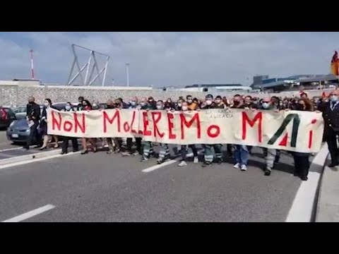 Alitalia, circa 300 lavoratori sfilano in corteo a Fiumicino