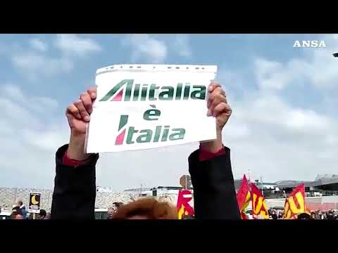 Alitalia, centinaia di lavoratori in corteo a Fiumicino dopo assemblea Usb e Cub