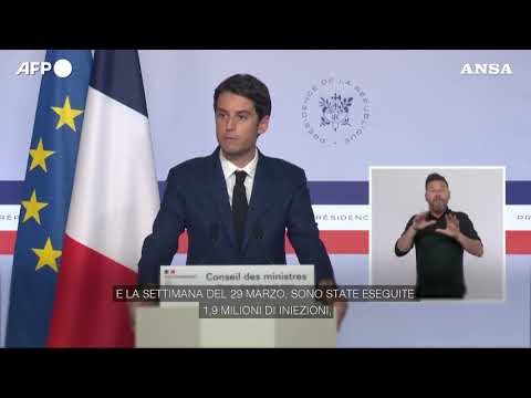 Francia, Attal: “Il virus circola fortemente, ma le misure sembrano funzionare”