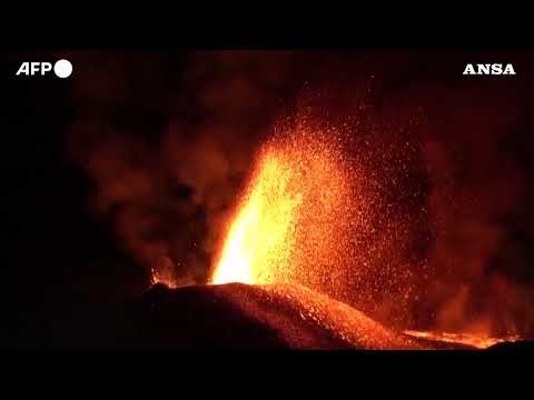 Lo spettacolo dell’eruzione del vulcano Piton de la Fournaise