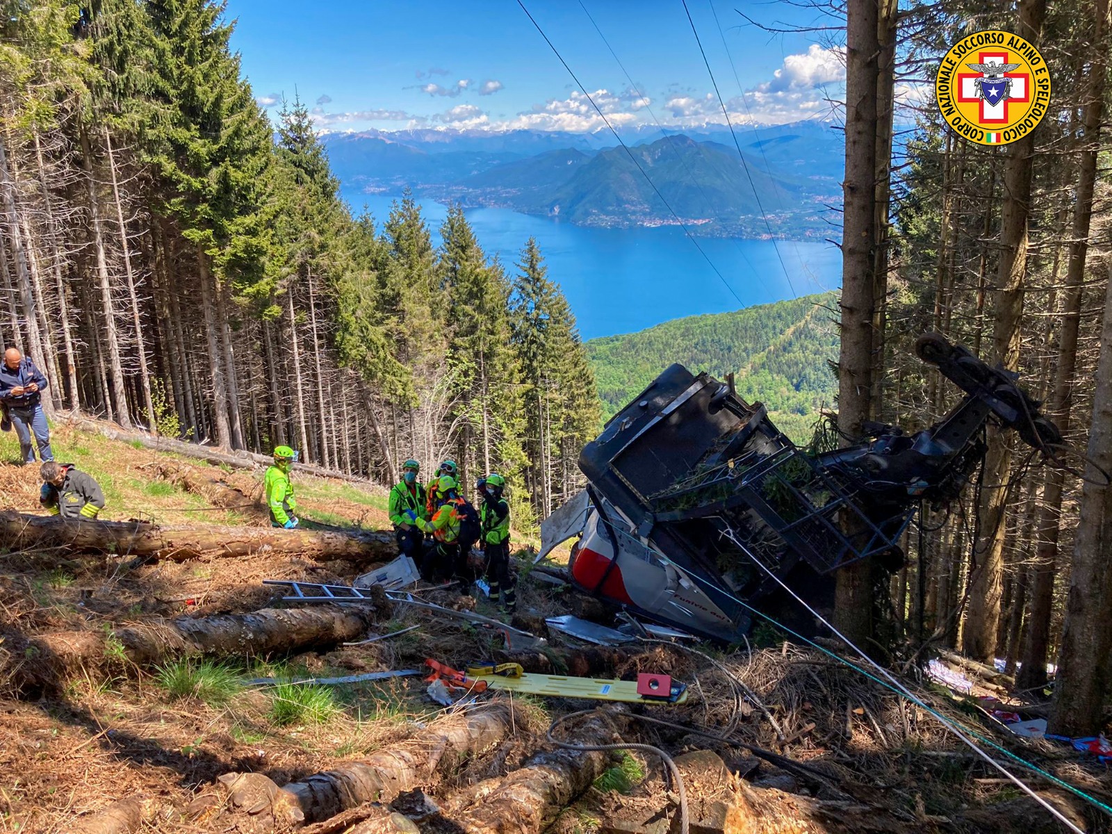 Crolla la funivia del Mottarone in Piemonte, 9 vittime