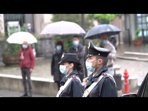 14 rintocchi delle campane a lutto, così Stresa si è fermata per ricordare le vittime