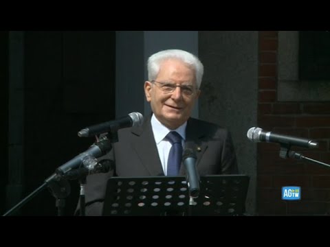 Mattarella inaugura la targa per le vittime del Covid: «Fiducia in ripartenza veloce ed efficace»