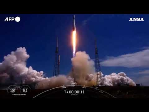 SpaceX lancia il razzo Falcon 9