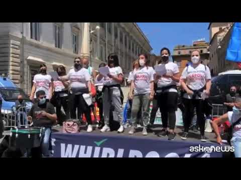 Whirlpool, flashmob lavoratrici di Napoli al presidio a Roma