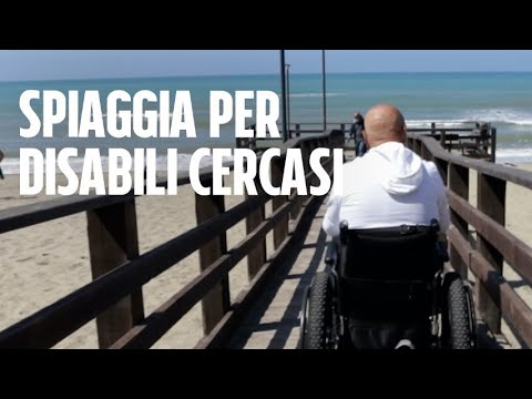 Roma, l’appello di Enzo malato di Sla: “Dateci una spiaggia per disabili”