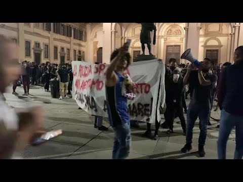 Alle Colonne di San Lorenzo, la notte dopo gli spari: tra proteste contro la polizia, birre e…