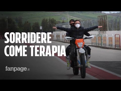 Un giro in moto come terapia del sorriso per bimbi disabili: “E la diversità non c’è più”