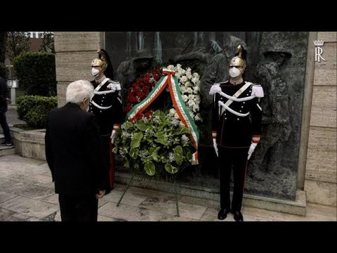 Primo Maggio, Mattarella depone una corona di fiori sul Monumento per le vittime del lavoro