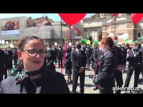 Manifestazione dei dipendenti Alitalia a Roma, tutti in divisa