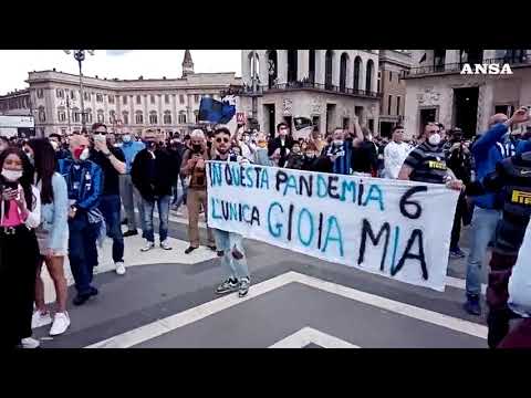 Inter campione d’Italia, la festa in piazza Duomo a Milano