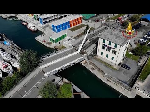 La Spezia, cede un ponte levatoio: le immagini riprese dal drone