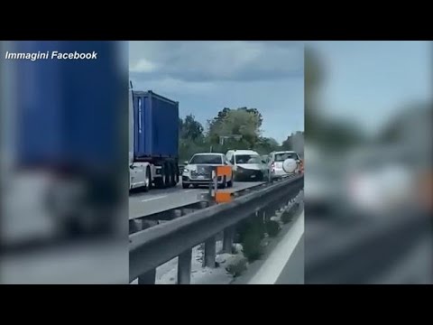 Incidente frontale in superstrada: la folle corsa del suv in contromano