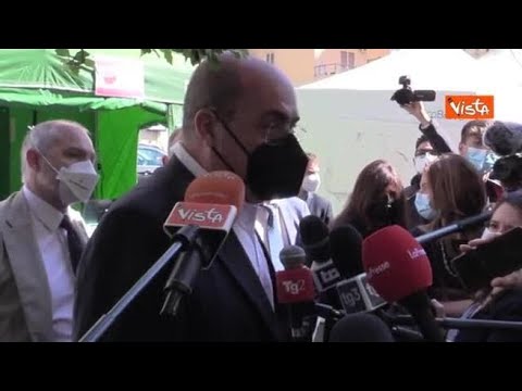 Zingaretti: “Un abbraccio, anzi un pugno, ai maturandi che si vaccineranno da oggi”