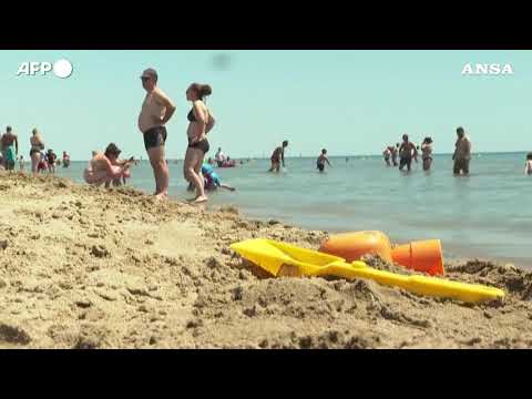 Francia, spiagge affollate al sud per il primo weekend di caldo