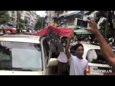 Proteste in Myanmar mentre inizia il processo ad Aung San Suu Kyi