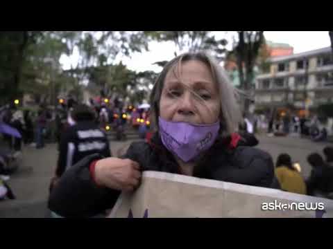 Colombia, le femministe denunciano le violenze polizia col teatro